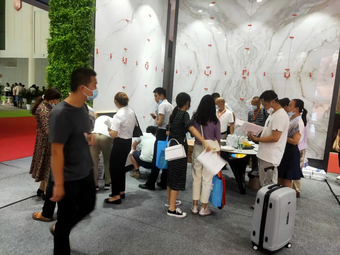 高定風(fēng)口下，巖板是否會成為瓷磚行業(yè)進(jìn)軍定制家居產(chǎn)業(yè)的“殺手锏”？(圖4)