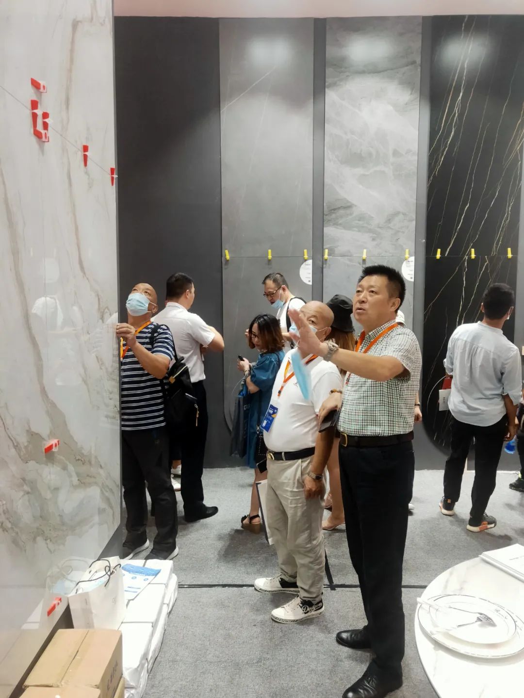 高定風(fēng)口下，巖板是否會成為瓷磚行業(yè)進(jìn)軍定制家居產(chǎn)業(yè)的“殺手锏”？(圖2)